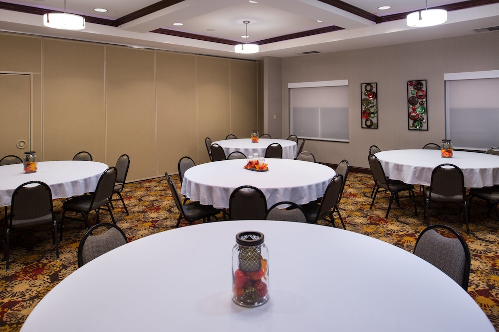 Holiday Inn Express Hotel & Suites Pittsburg by IHG - photo 71