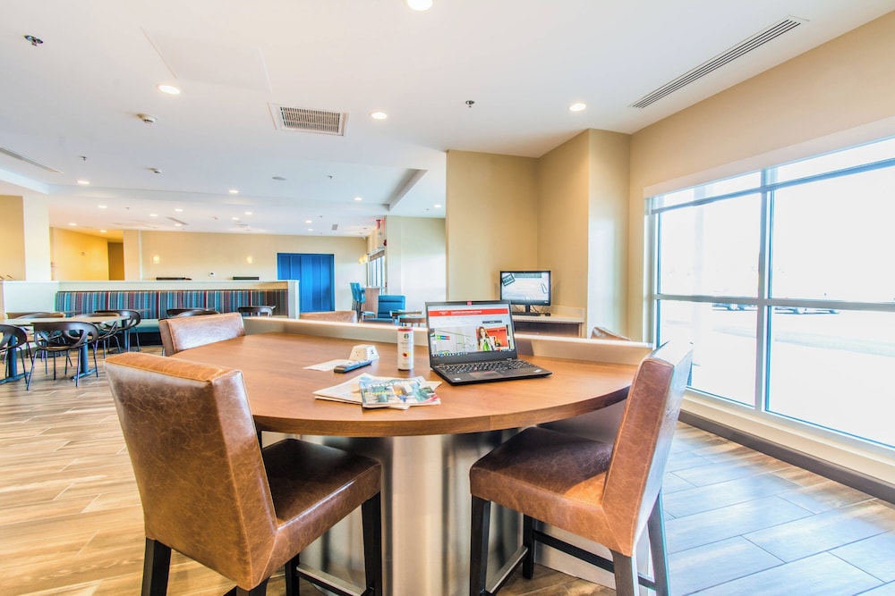 Towneplace Suites by Marriott Evansville Newburgh - photo 38
