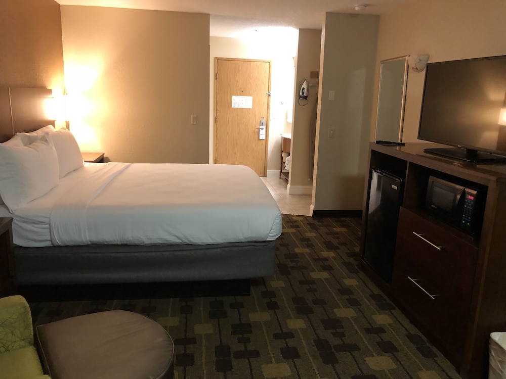 Holiday Inn Express Hotel & Suites Corning an IHG Hotel - photo 3