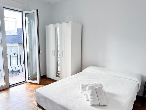 Piso 4 Dormitorios Salgueira 2 - last minute hotel in Vigo
