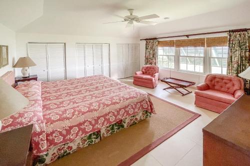 Coral Sea private beachfront panorama with infinity pool in Hamilton, Bermuda