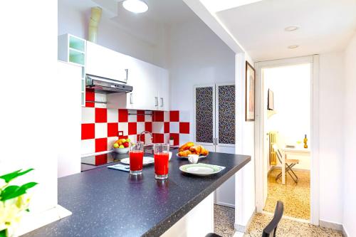 Hostly Sant'Orsola Suite Apartment — 4-Star Luxury Hotel in Rome, Italy