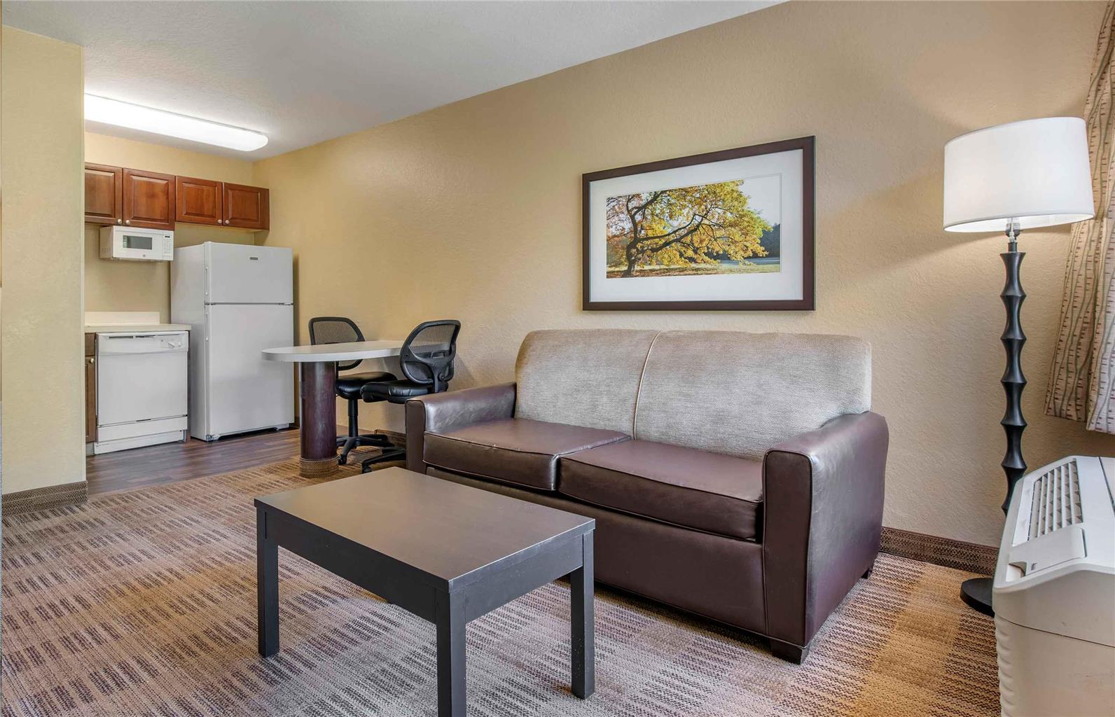 Extended Stay America Suites Jacksonville Deerwood Park - photo 32