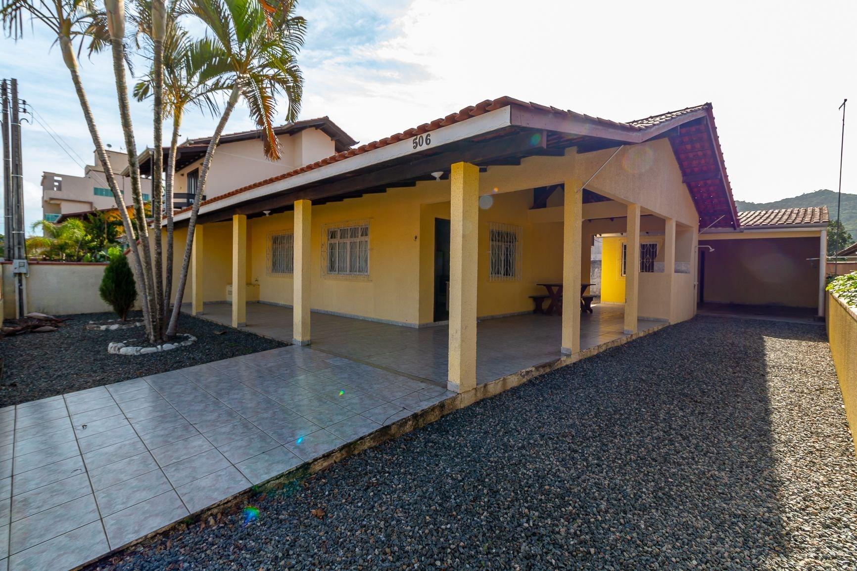 Aluguel Casa 2 Quartos para 8 Pessoas Bombas SC