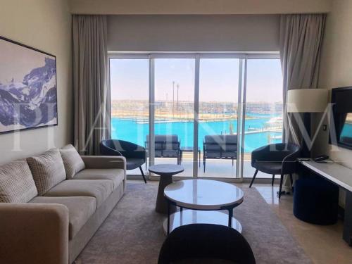 Sea view 2 Bedrooms in Address beach resort — hotel in Al `Alamayn
