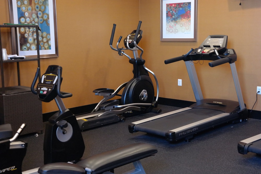 Holiday Inn Express Fredericksburg Southpoint by IHG - photo 21