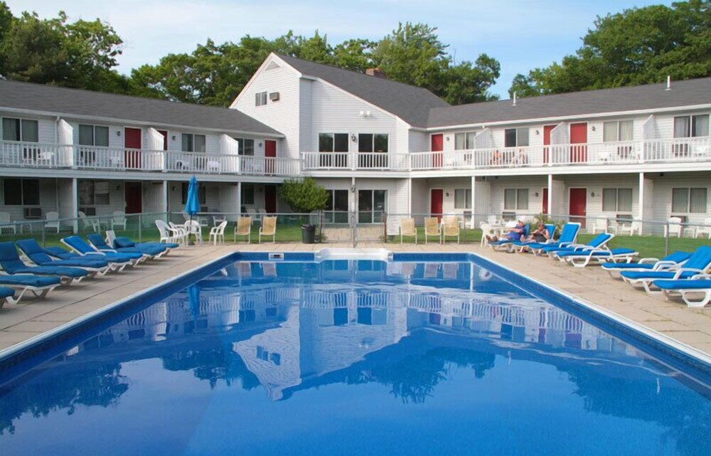 Rhumb Line Resort - carbon neutral hotel in Kennebunkport