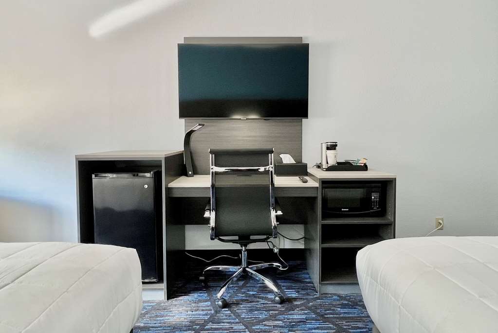 AmericInn by Wyndham Quincy - photo 12