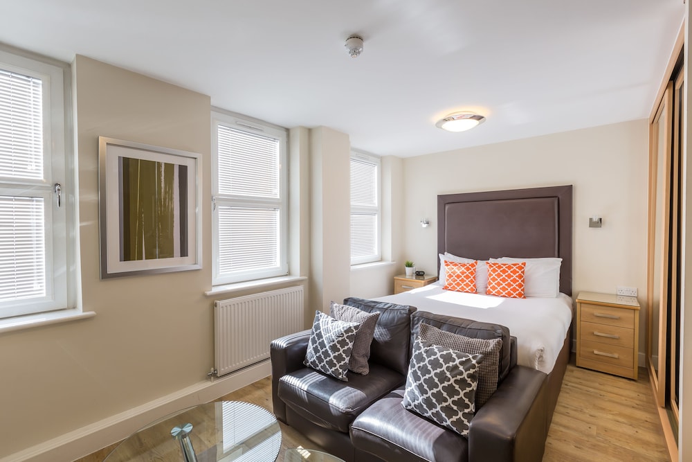 Central House by House of Fisher — 4-Star Luxury Hotel in Camberley, United Kingdom