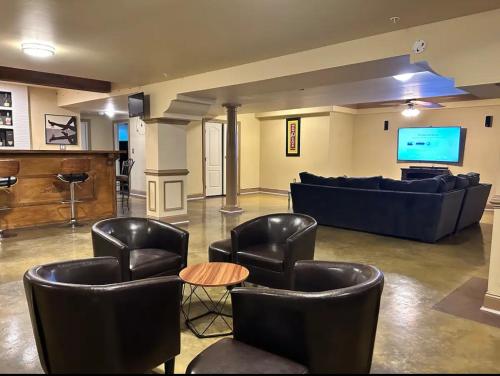 Luxury BnB Guest suite with movie theater Lounge and Gameroom — 4-Star Luxury Hotel in Brandywine, United States