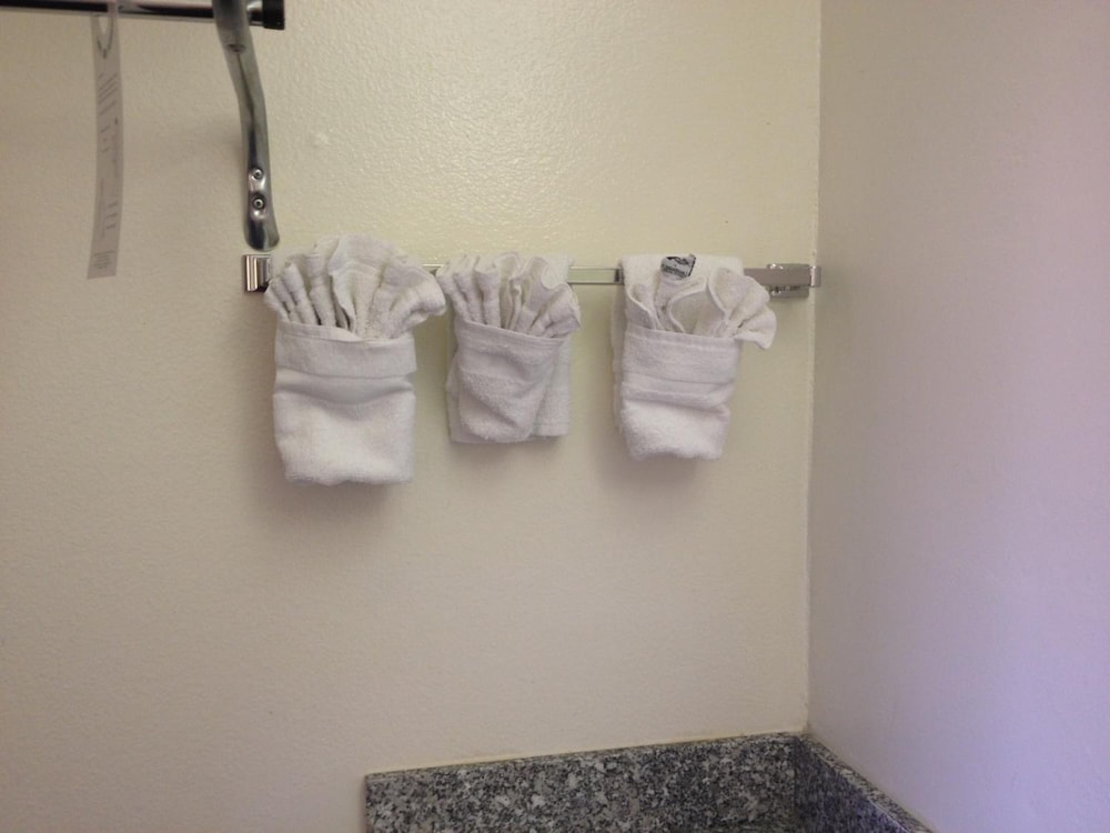 Riverside Inn & Suites - photo 35