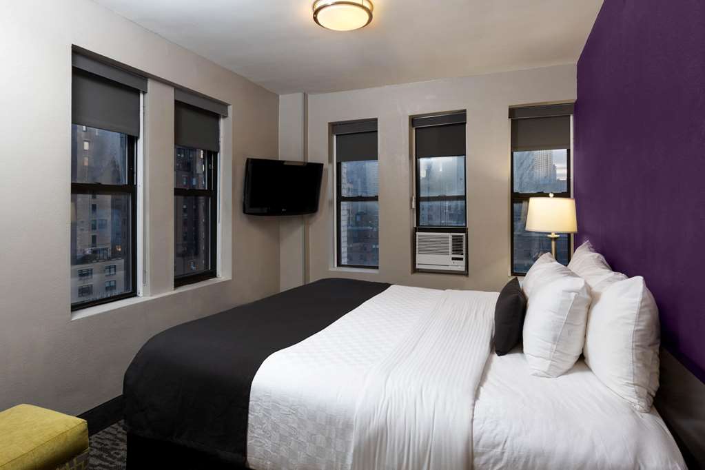 La Quinta Inn & Suites by Wyndham New York City Central Park - photo 16