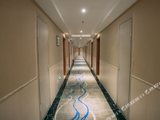 Huayuan Hotel — hotel in Gushu