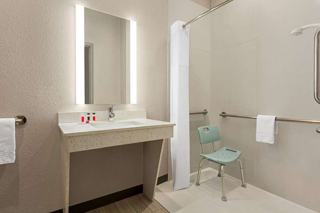 Days Inn & Suites by Wyndham Greater Tomball - photo 14