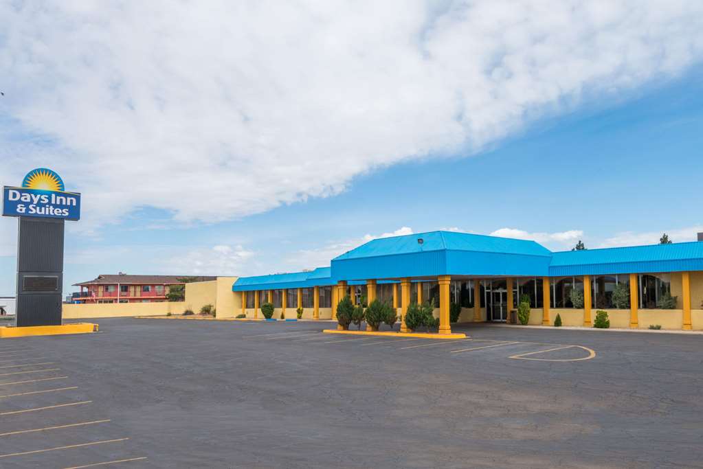 Days Inn & Suites by Wyndham Clovis - photo 3