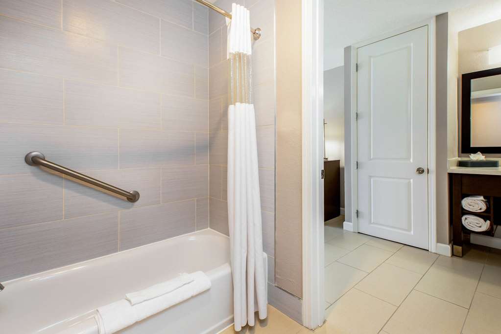 La Quinta Inn & Suites by Wyndham Pomona - photo 20