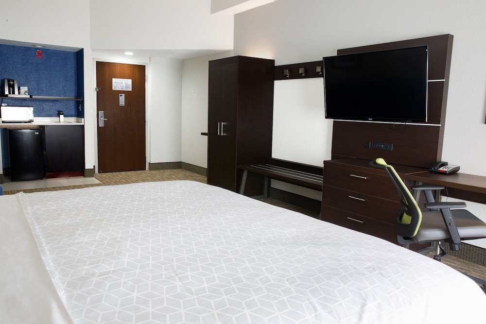 Holiday Inn Express & Suites Dayton Huber Heights by IHG - photo 19