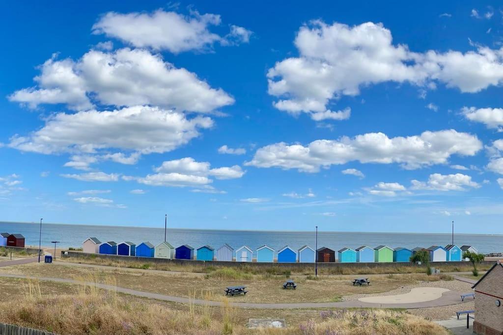 Stunning Beachfront House — 4-Star Luxury Hotel in Felixstowe, United Kingdom