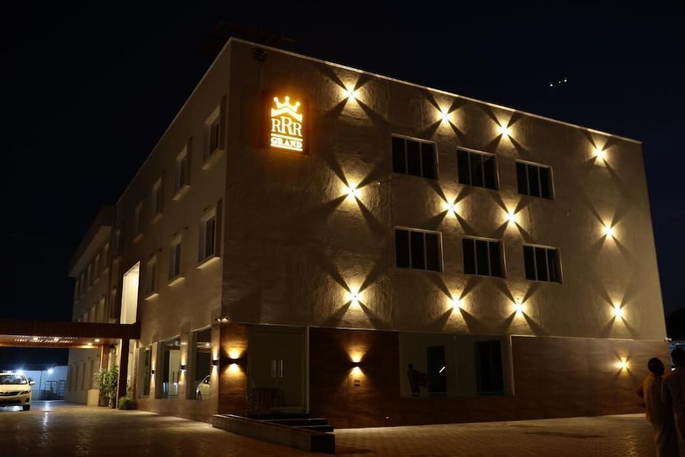 RRR Grand by Prince Resorts Experience Luxury in a Natural Embrace — hotel in Perundurai