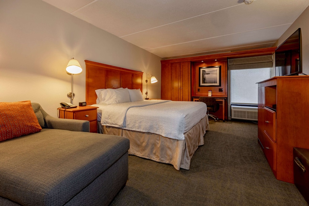 Hampton Inn Wheeling - photo 24