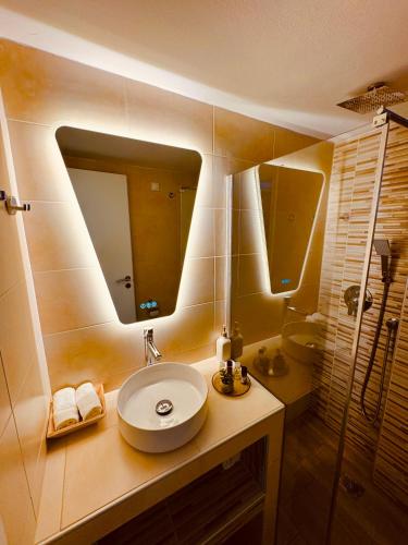 Blue Horizon Gem On The Port — 4-Star Luxury Hotel in Rafina, Greece