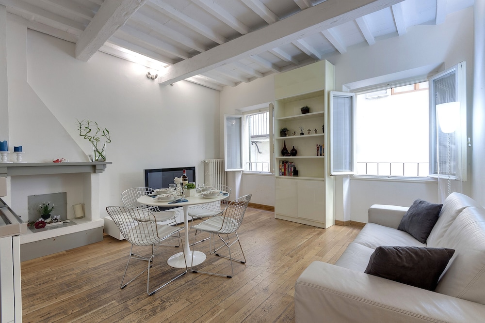 Cosimo Suite — 4-Star Luxury Hotel in Florence, Italy