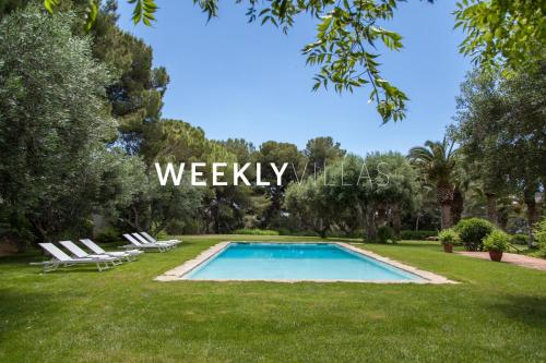 Masia Sitges Mas Peirot Geniune Farmhouse 20 min walk from beaches 60 Heactares of Wine Fields Garden AC Until 18 people — 4-Star Luxury Hotel in Cubelles, Spain