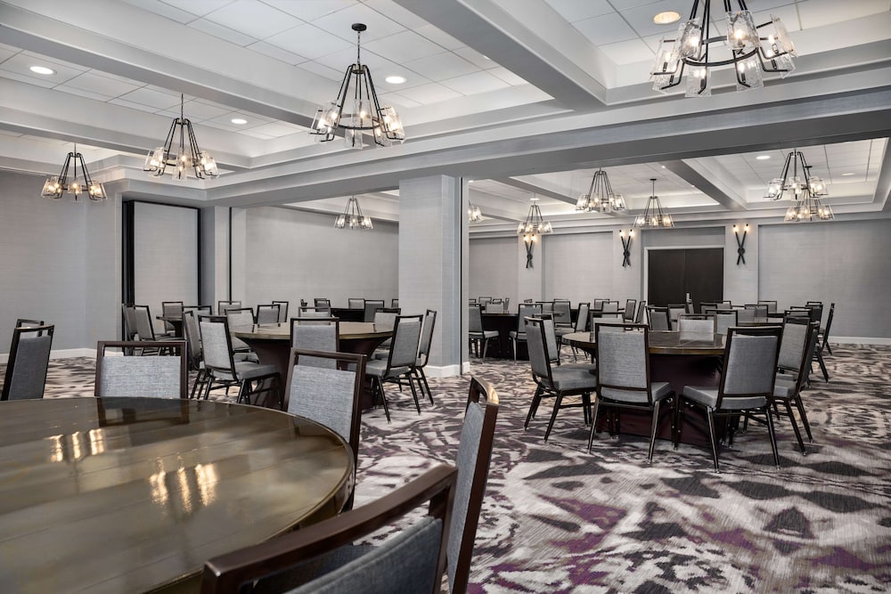 Embassy Suites by Hilton Crystal City National Airport - photo 46