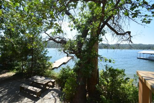 Dupzyk Lake Front Reduced Nightly Rate — hotel in Bass Lake