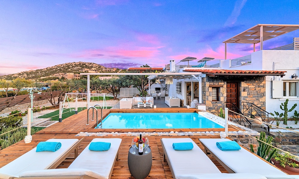 Cretan Lodge Private Heated Pool — 4-Star Luxury Hotel in Agios Nikolaos, Greece