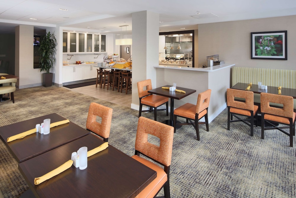 Hilton Garden Inn Reagan National Airport - photo 41
