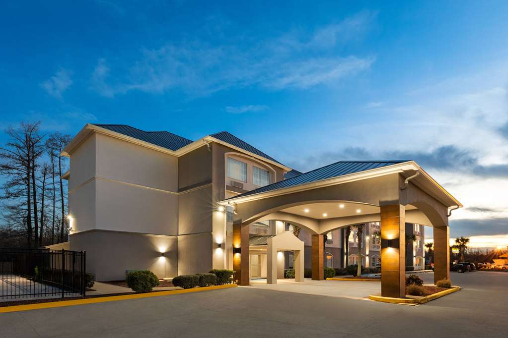 La Quinta Inn & Suites by Wyndham Houma - photo 28