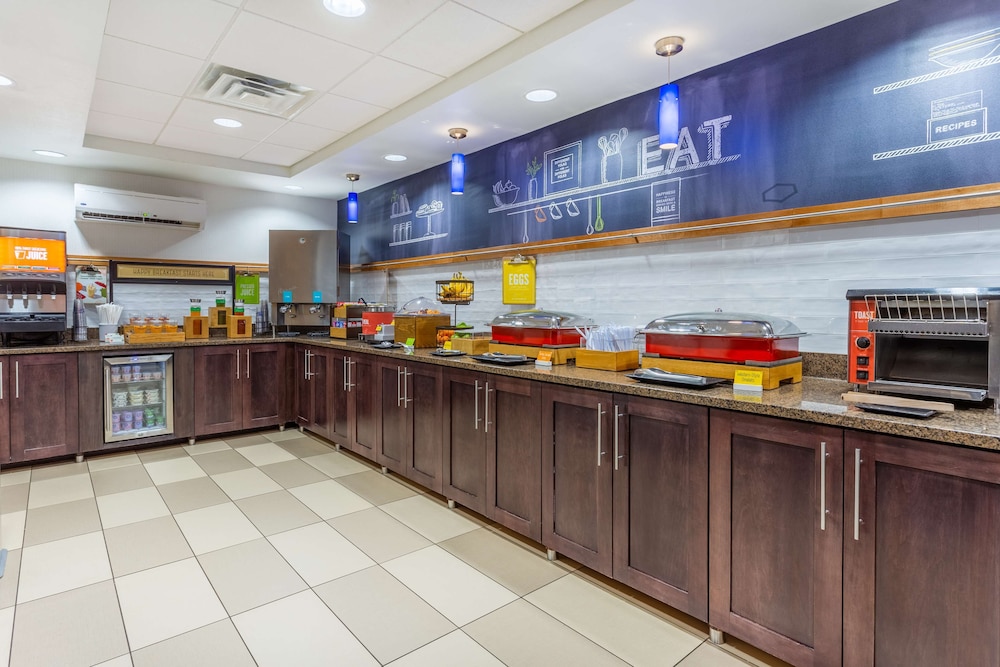 Hampton Inn Sioux Falls - photo 35