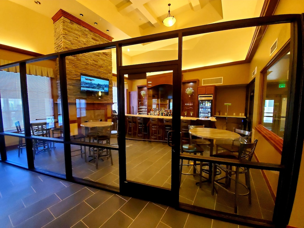 Clarion Hotel & Suites Williston - photo 7