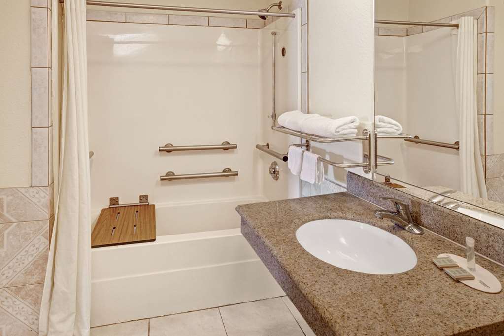 Super 8 by Wyndham Mont Belvieu Baytown East - photo 11