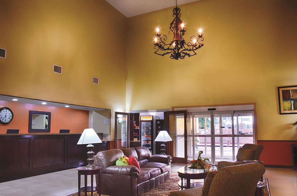 La Quinta Inn & Suites by Wyndham Alice - photo 3