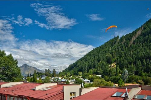 Just the Spot a 500m stroll to Queenstown CBD — 4-Star Luxury Hotel in Queenstown, New Zealand