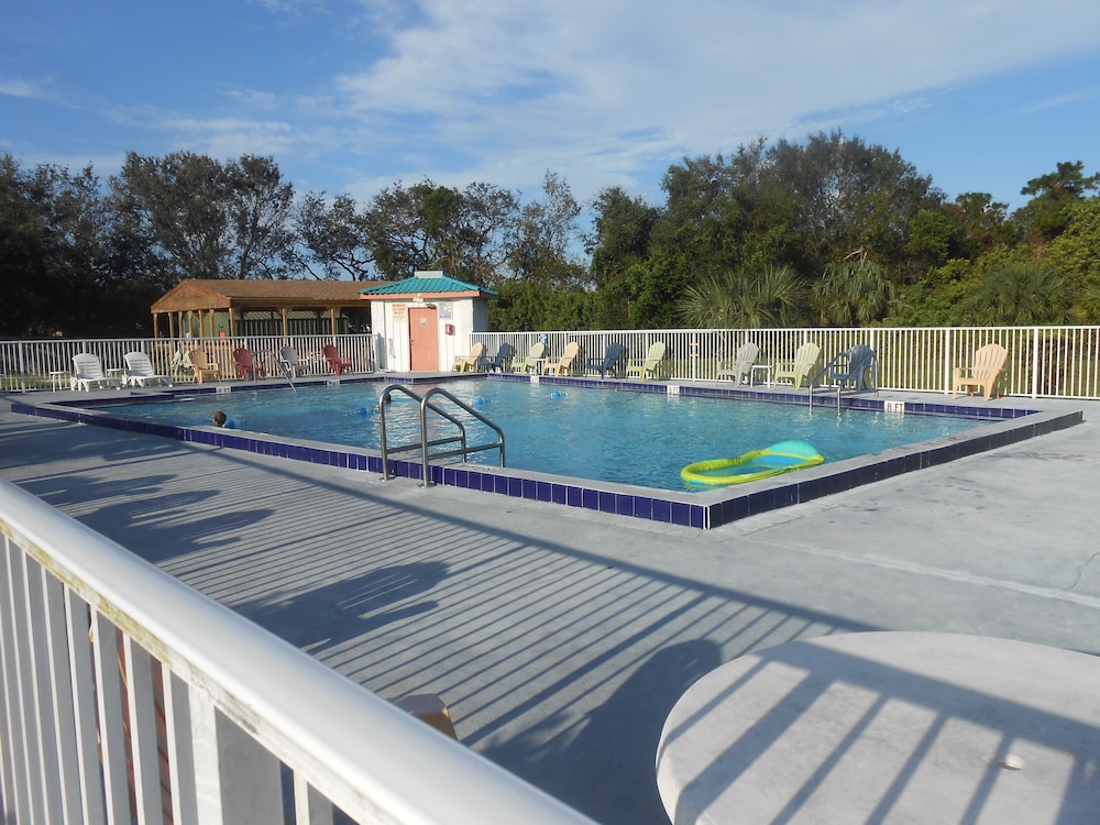 Executive Garden Titusville Hotel - photo 24