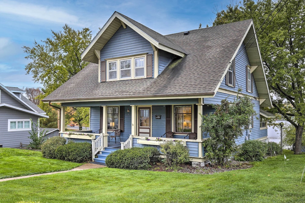 Historic Cumberland Home on Beaver Dam Lake — 4-Star Luxury Hotel in Cumberland, United States