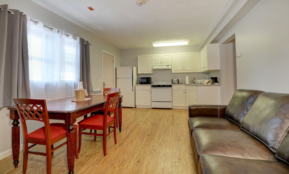 Hamilton Village Inn - photo 23