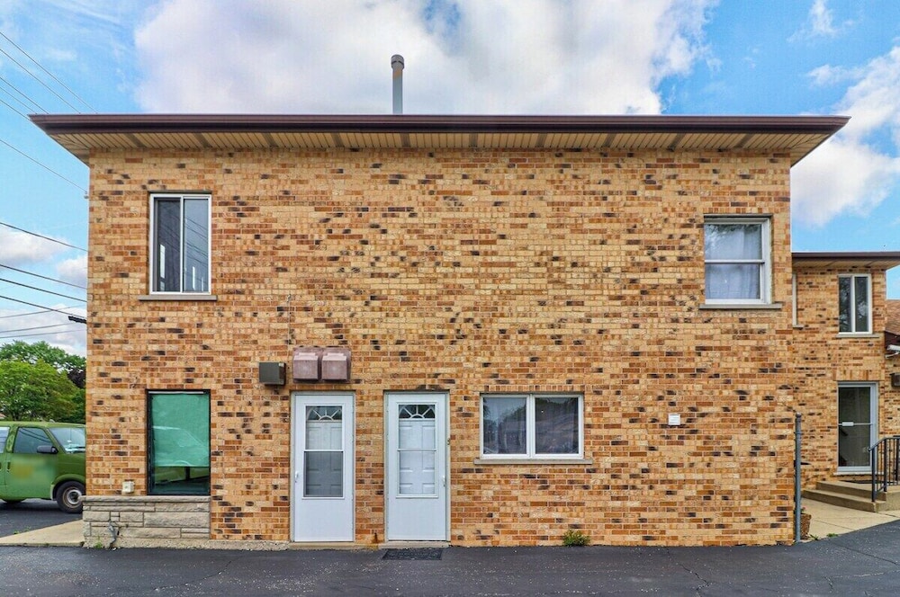 Getaway Near ORD With Great Local Amenities - photo 2