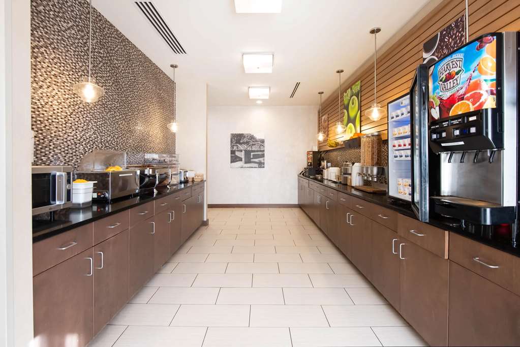 La Quinta Inn & Suites by Wyndham Morgantown - photo 60