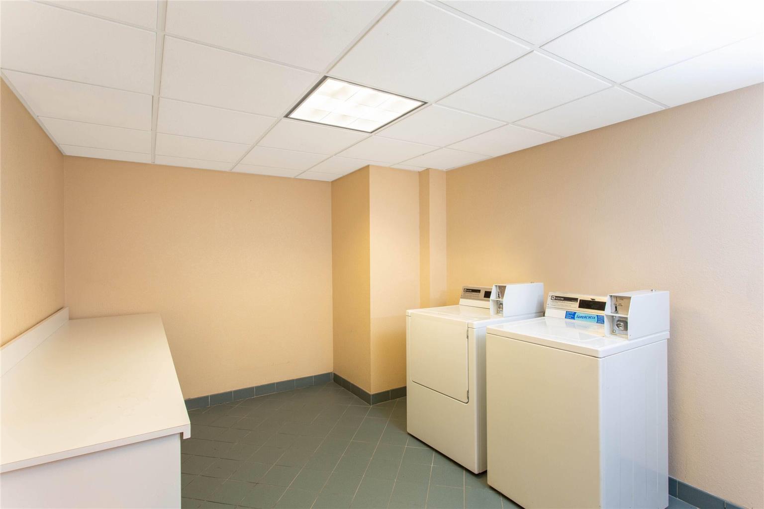 La Quinta Inn & Suites by Wyndham Jacksonville Butler Blvd - photo 39