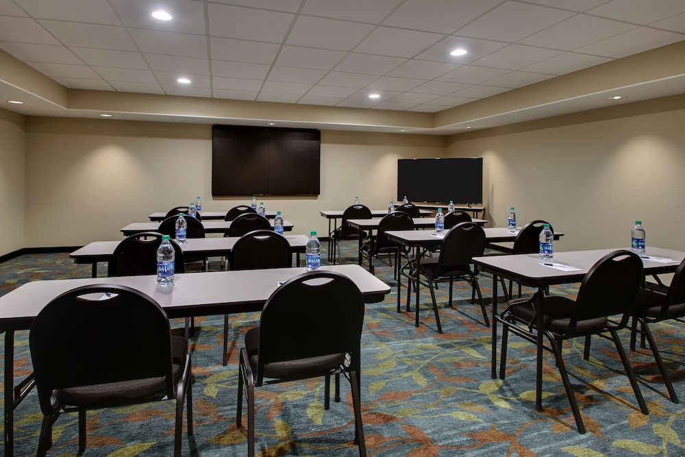 Candlewood Suites Wichita East by IHG - photo 32