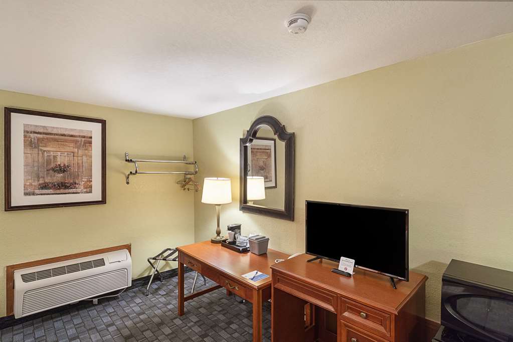 Rodeway Inn Wauseon - photo 15