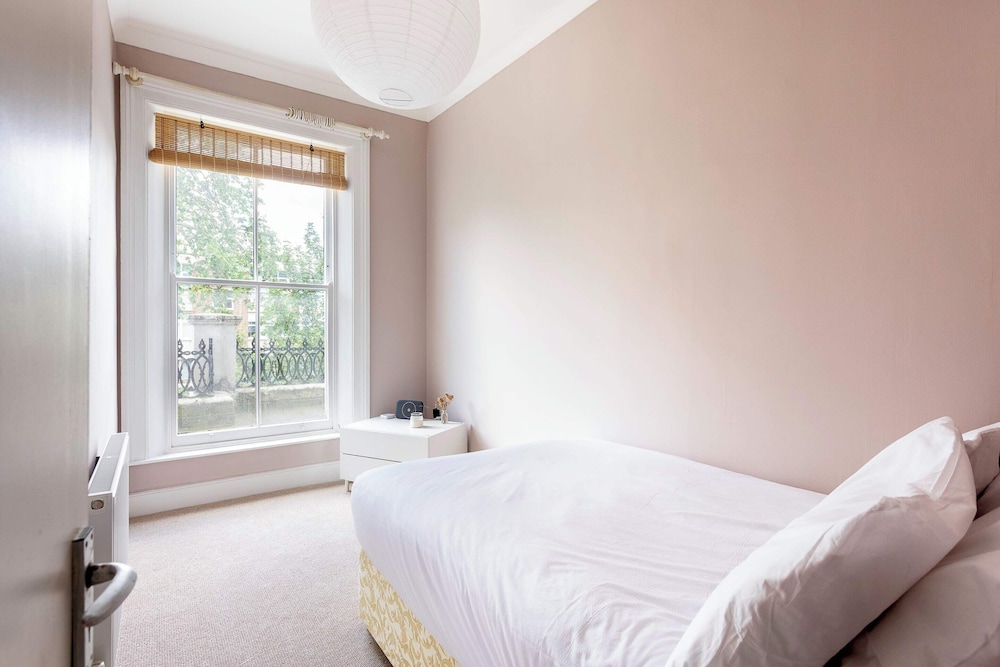 Cosy North Kensington Flat — 4-Star Luxury Hotel in London, United Kingdom