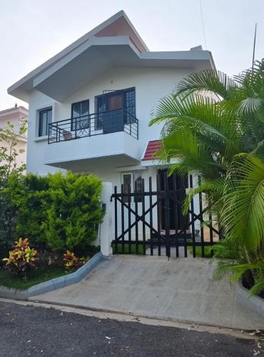 White House — 4-Star Luxury Hotel in Hosur, India