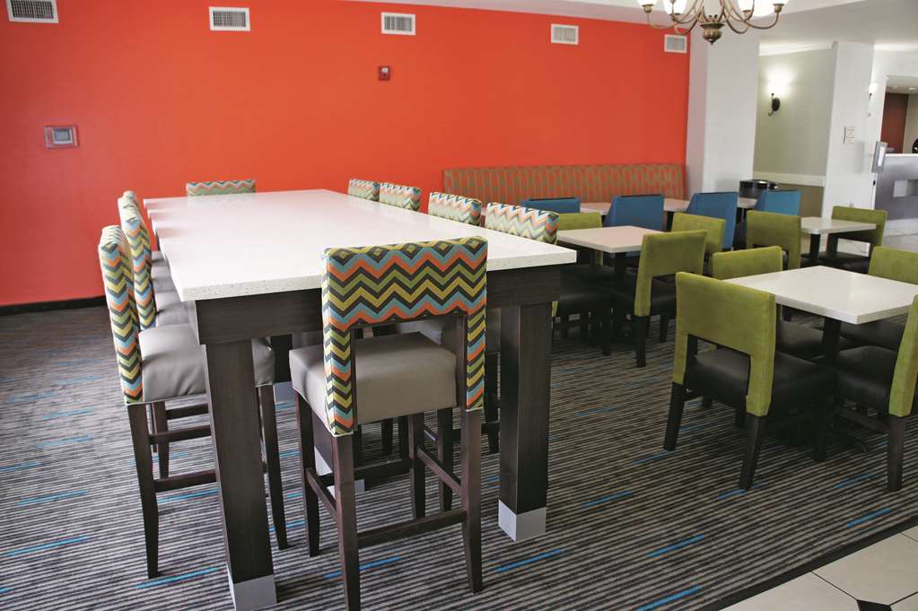 La Quinta Inn & Suites by Wyndham Orange - photo 12
