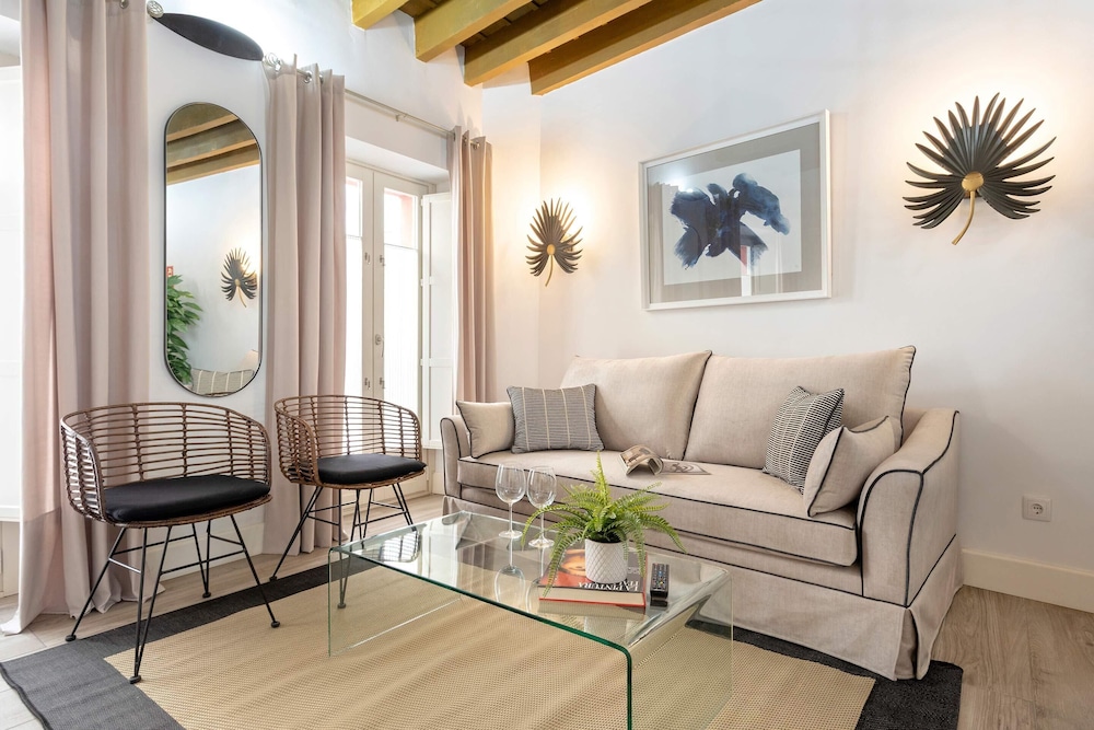Beatiful & Quiet 2Bd Apartment 5 min From the Cathedral. Padre Marchena IV — 4-Star Luxury Hotel in Sevilla, Spain