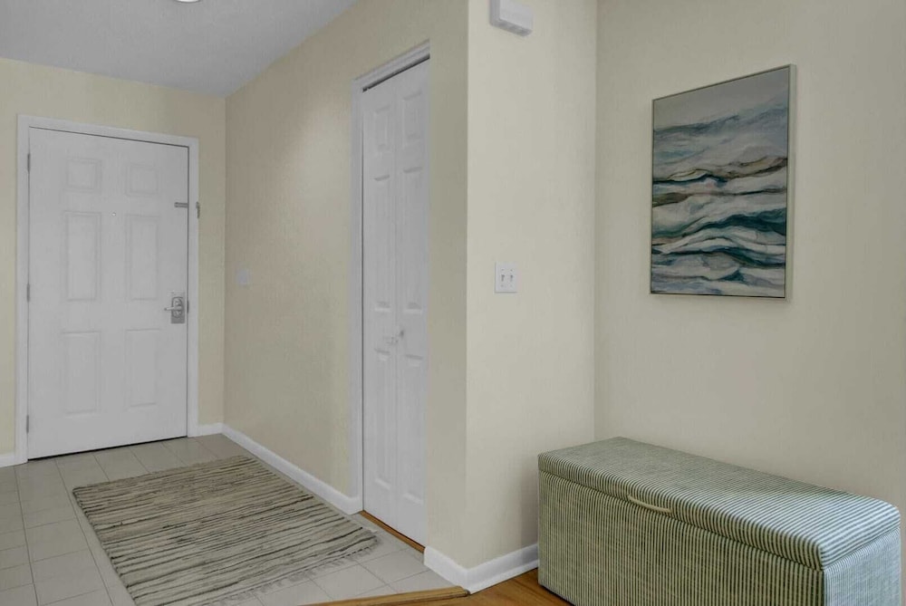 401 Yacht by Avantstay Marina View Pool Porch - photo 28